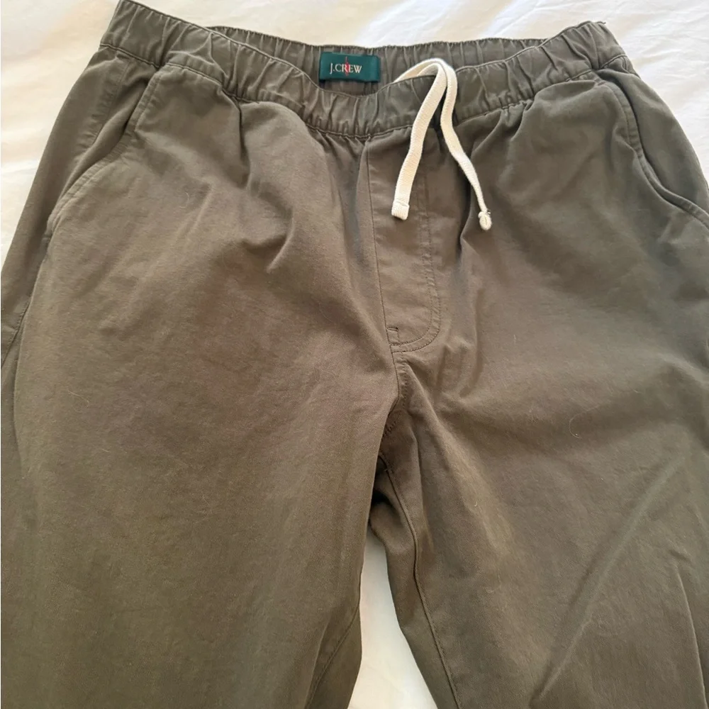 J Crew Men’s Olive drawstring pants never worn size medium